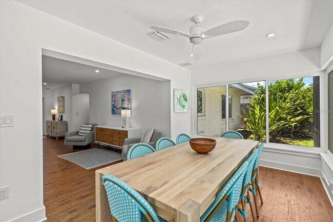 Building Photo - 2587 Ringling Blvd