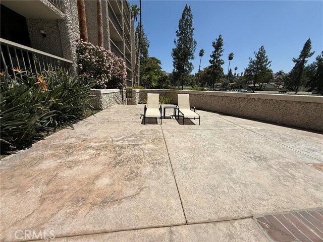 Building Photo - 5555 Canyon Crest Dr