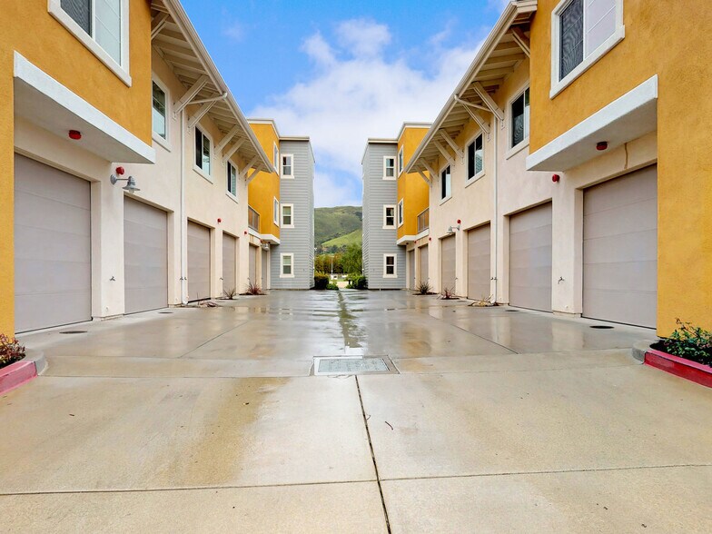 Building Photo - 955 Humbert Ave