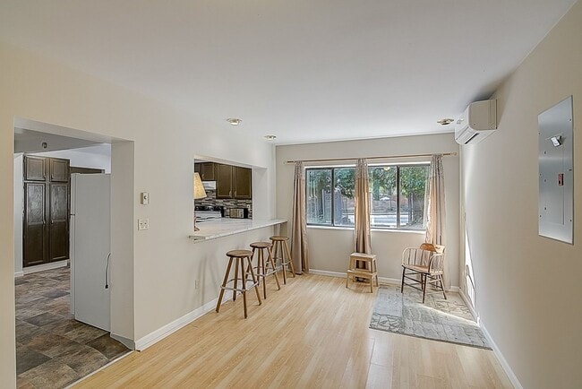 Building Photo - 4 bed/ 2 bath house on 145th St!