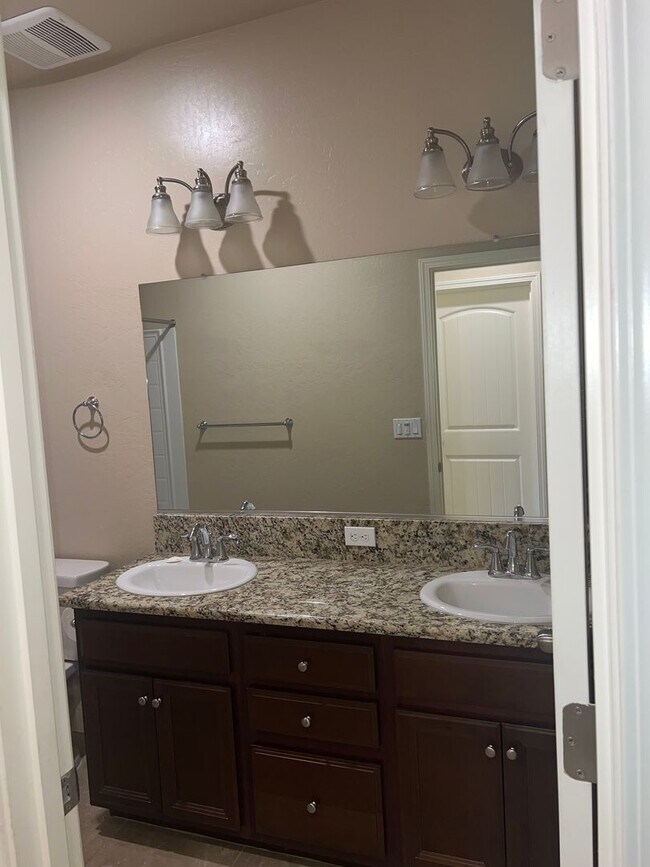 Building Photo - Charming Loma Vista Home