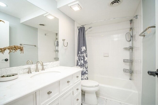 Building Photo - 58 Williamsburg Dr