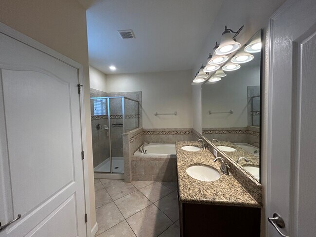 Building Photo - 15147 Driftwood Bend St