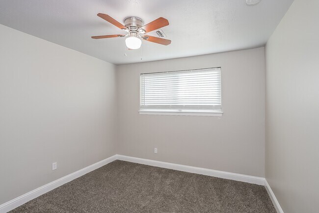Building Photo - 10819 Sagewind Dr