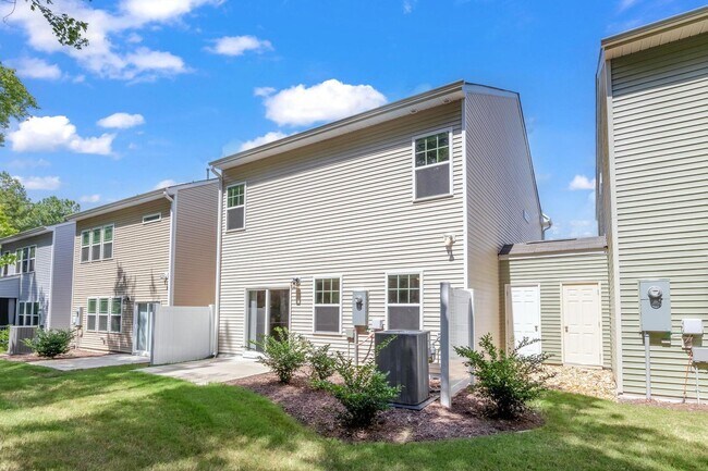Building Photo - 1106 Brightskies St