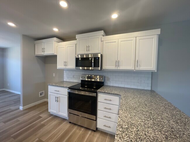 Building Photo - 692 N Jozlynn Ave