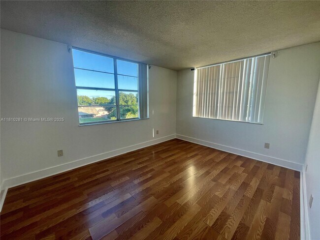 Building Photo - 492 NW 165th St
