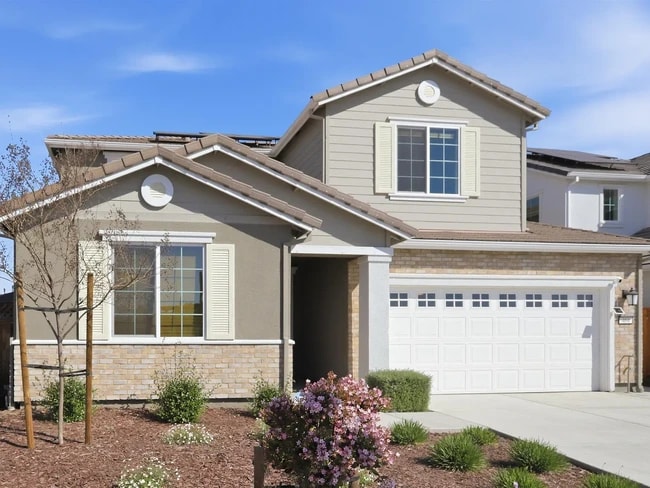 Building Photo - 464 Coolcrest Dr
