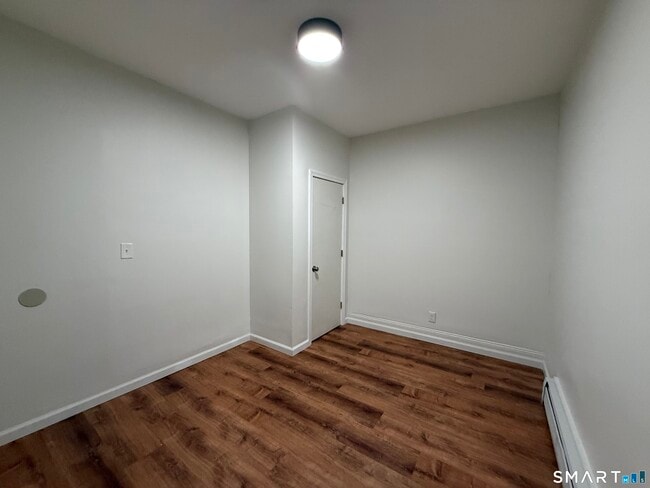 Building Photo - 53 Mahl Ave