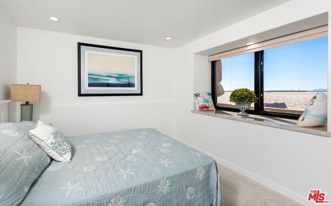 Building Photo - 3461 Ocean Dr