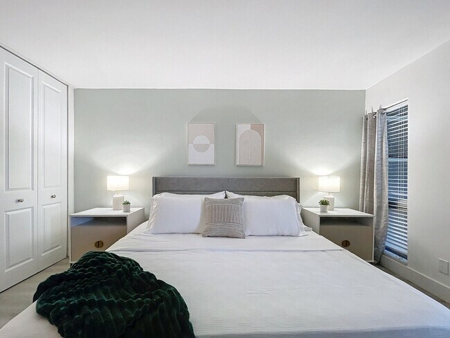 Building Photo - 1401 SE 15th St