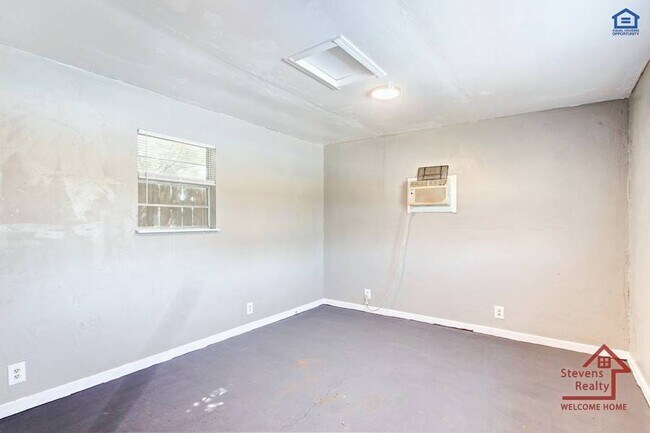 Building Photo - 4225 SE Elmhurst Ln