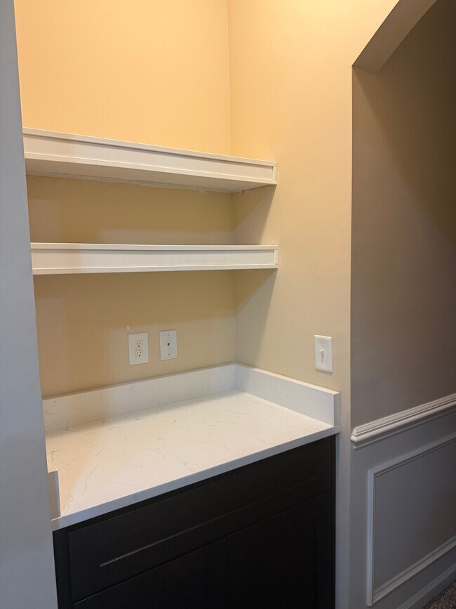 Building Photo - 2056 Tweed Dr