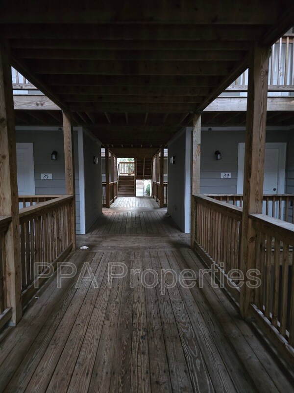 Building Photo - 929 Morreene Rd