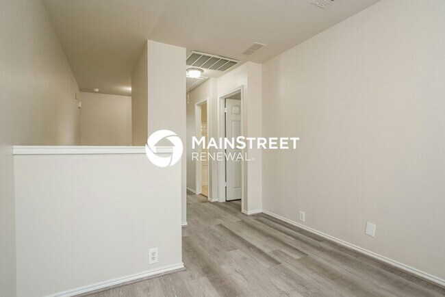 Building Photo - 2 Bedroom Pet-Friendly Home in Fort Worth, TX with Main Street Renewal