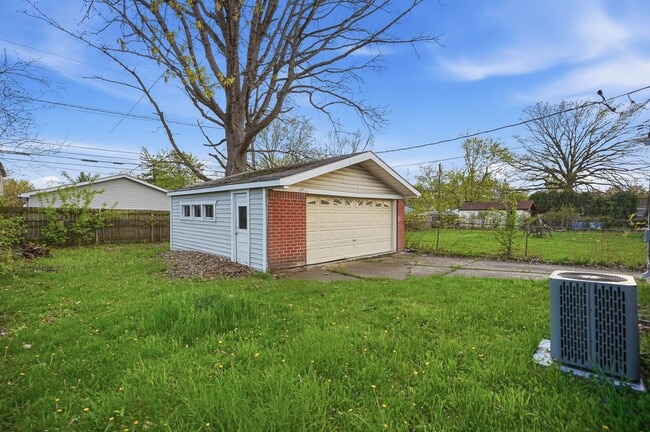 Building Photo - Come see your new home!