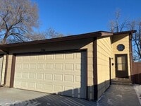 Building Photo - Awesome 2 BR/1.5 BA Townhome in St. Paul!