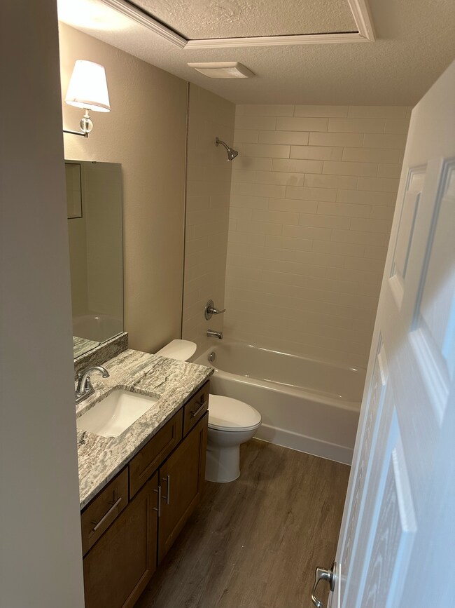 Building Photo - Royal