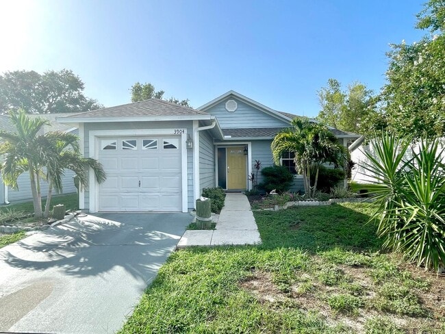 Primary Photo - Two bedroom and two bathroom house with ac...