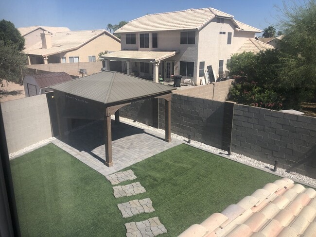 Building Photo - Beautiful 2 Story POOL Home with LOTS of U...