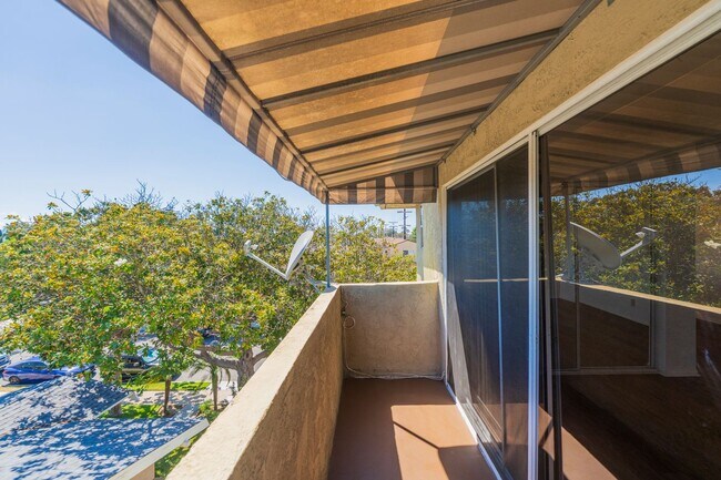 Building Photo - 1218 Portola Ave