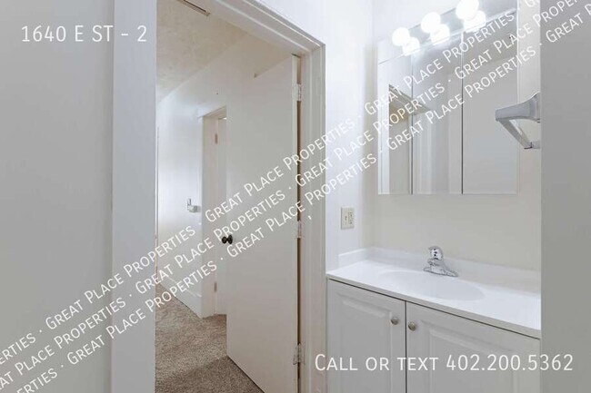 Building Photo - 1640 E ST-2