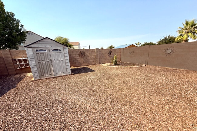 Building Photo - 1504 E Leslie Ave