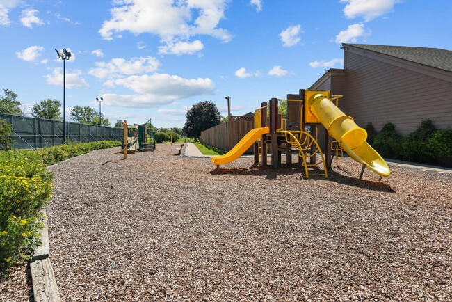 Building Photo - 409 Mallard Dr