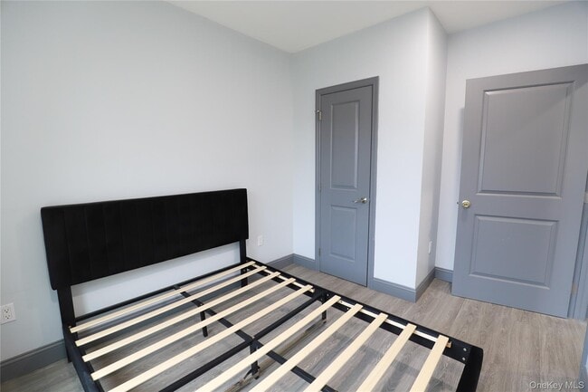 Building Photo - 42-61-61 Saull St