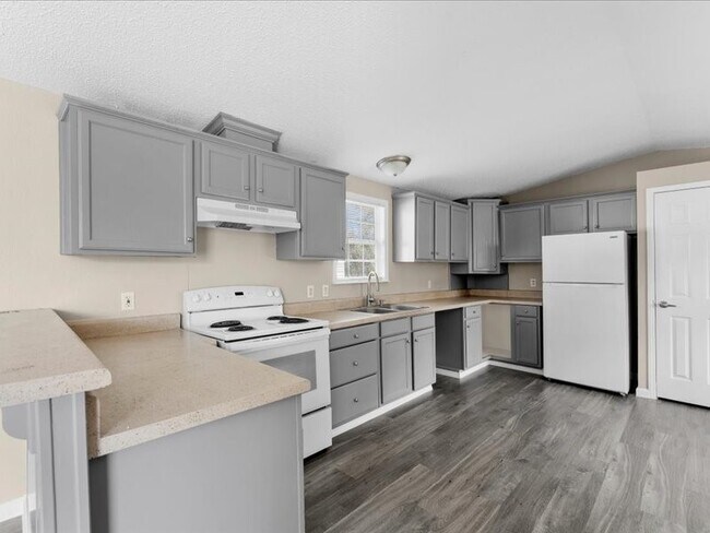 Building Photo - 3911 County Rd 183