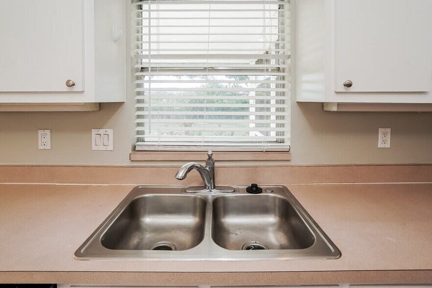 Building Photo - 28 SW 13th St