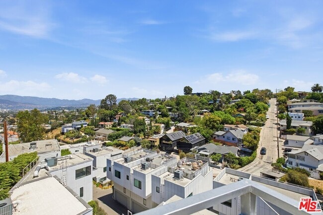 Building Photo - 2311 Cove Ave