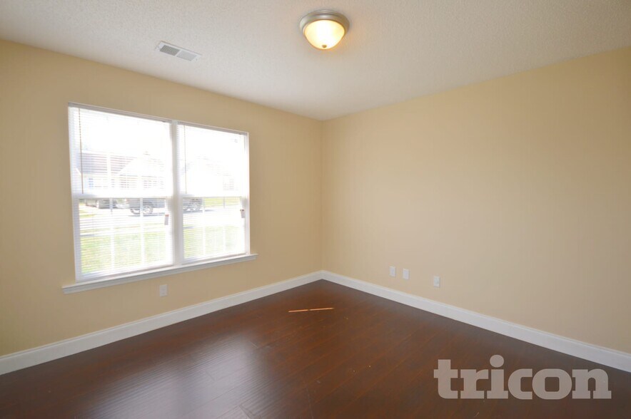 Building Photo - 4136 Red Shed Ln