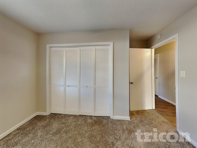 Building Photo - 3516 E Roundtree Dr