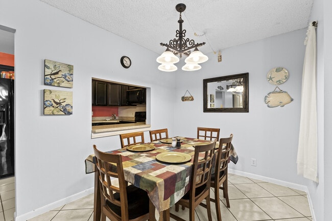 Building Photo - 1004 Green Pine Blvd