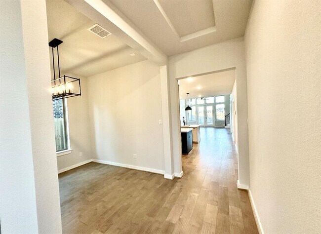 Building Photo - 29618 Blooming Grv