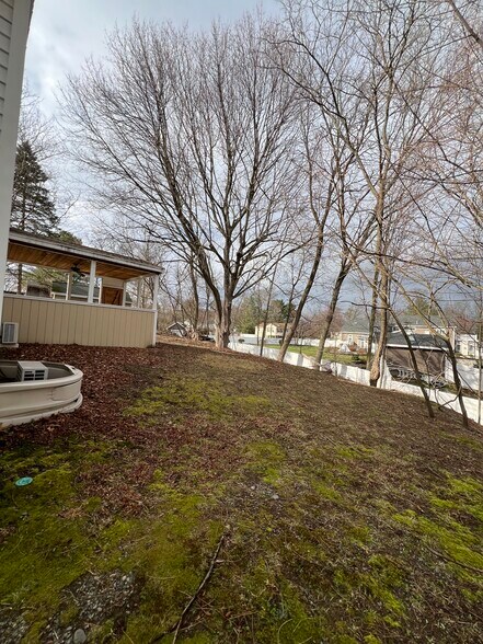 Building Photo - 67 Russell St