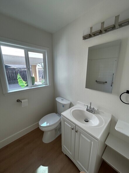 Building Photo - 820 Jackson St