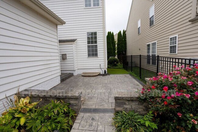 Building Photo - 6004 Abernethy Ln