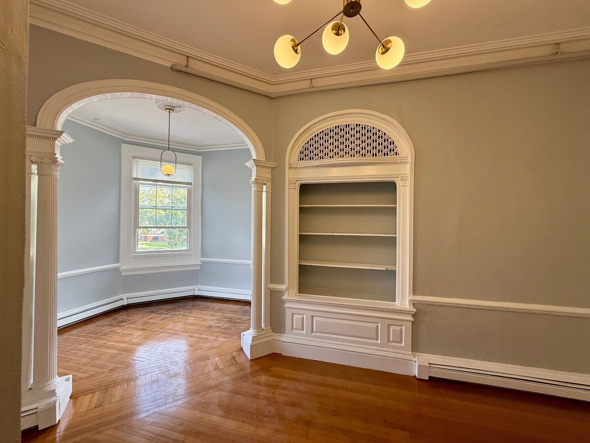 Building Photo - 366 Thayer St