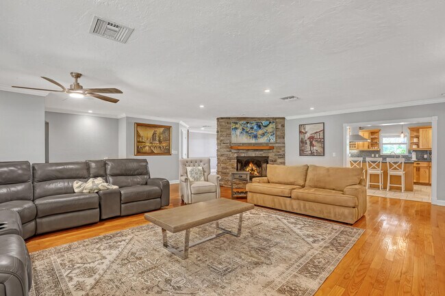 Building Photo - 10780 Anderson Ln