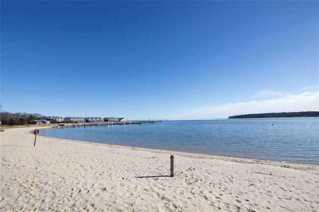 Building Photo - 242 Maple Ln