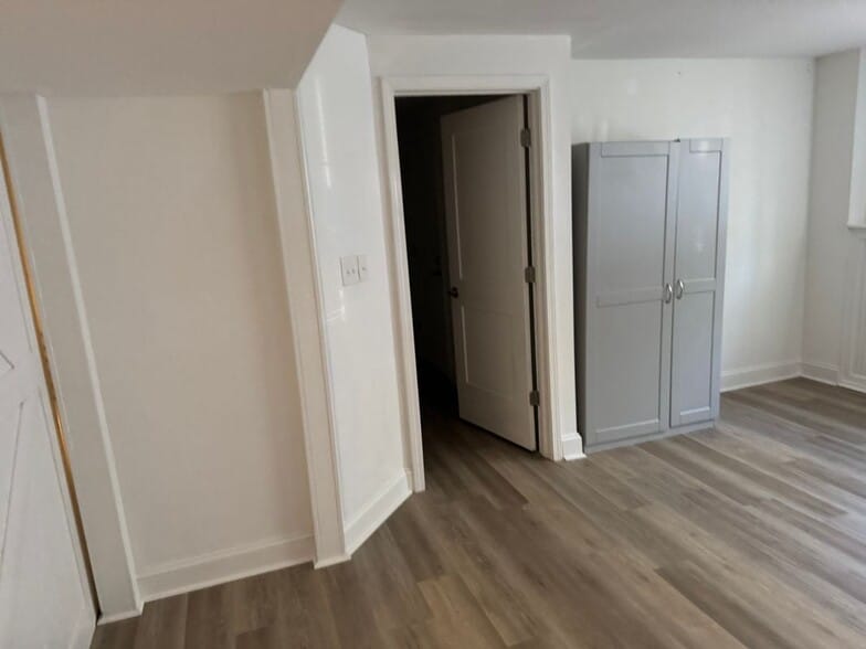 Building Photo - 305 Hembree Forest Cir