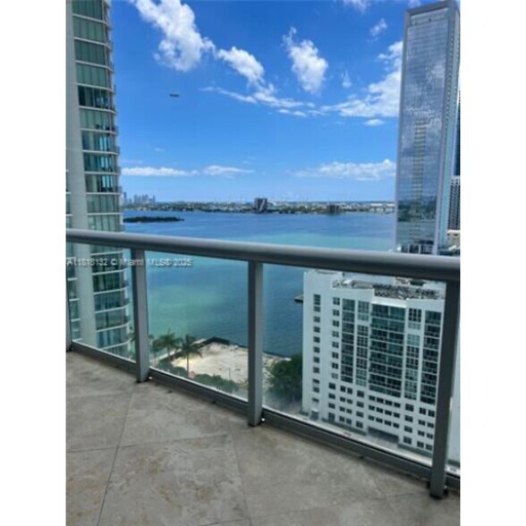 Building Photo - 480 NE 30th St