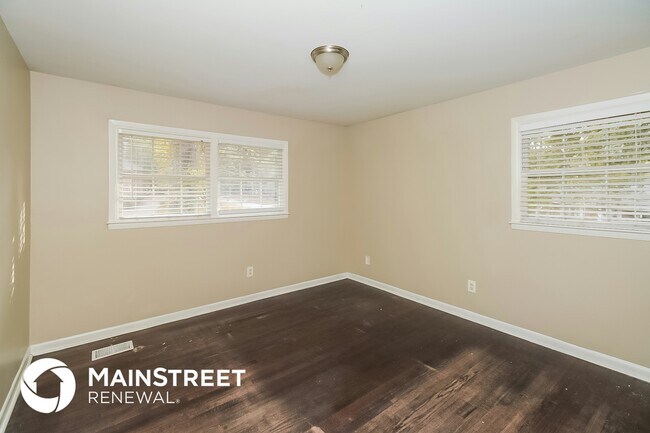 Building Photo - 266 Tonawanda Dr SE