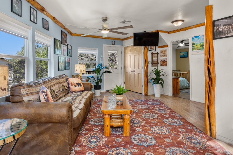 Building Photo - 105 Hi View Dr