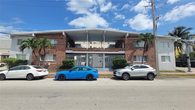 Primary Photo - 305 69th St