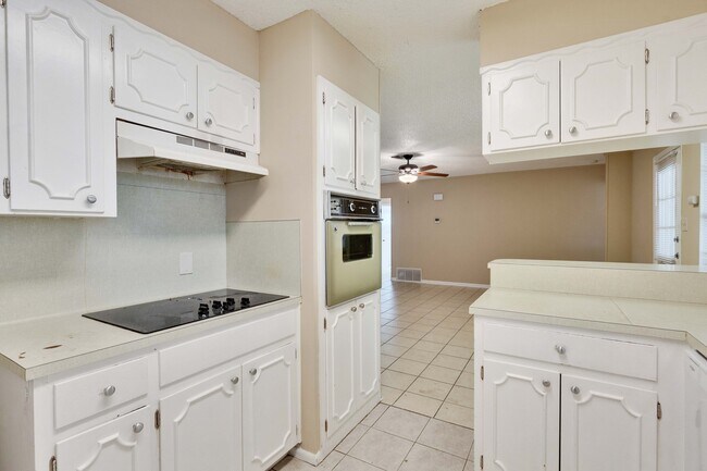 Building Photo - 7404 Bucknell Dr