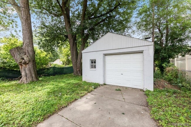 Building Photo - 125 E Brickley Ave