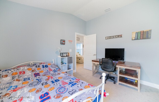 Building Photo - 814 Moment St